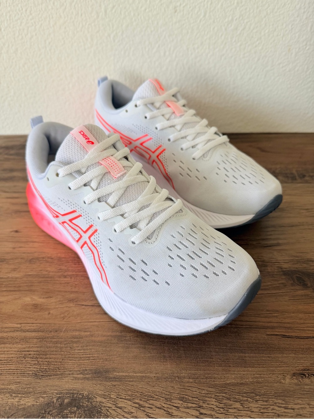 ASICS Gel-Excite 10 Women’s in White/Sunrise Red (Size: 8) EXCELLENT/WORN 2X!!